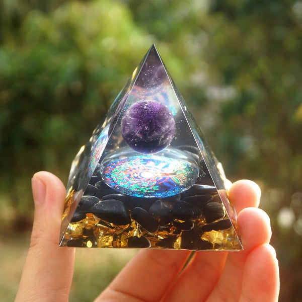 Pirâmide Orgonite Esfera de Ametista